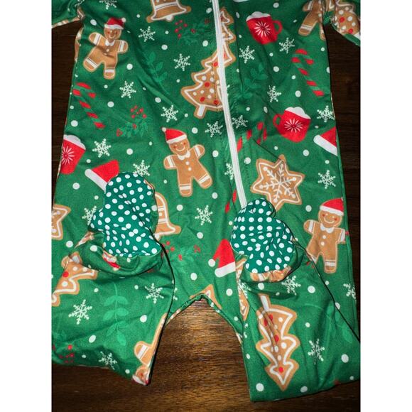 Newborn / Christmas Sleeper / Gingerbread men / Green / EUC - Picture 3 of 4